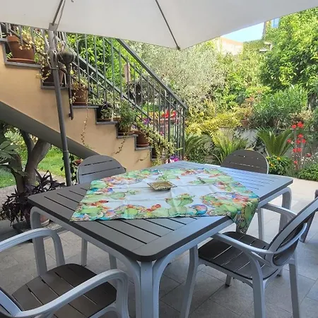 לינה וארוחת בוקר Timpabella House *